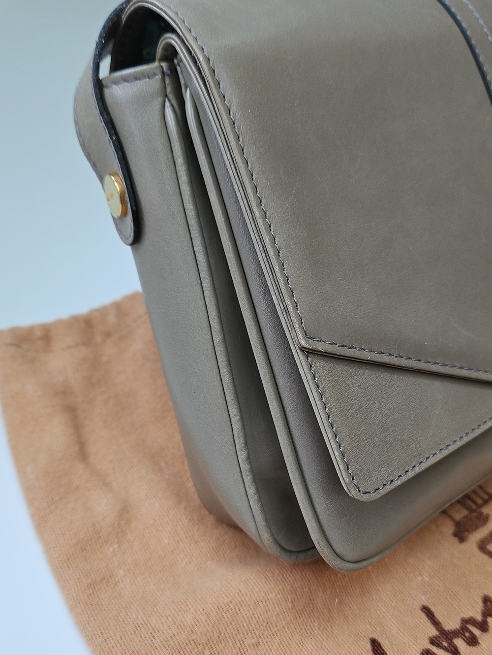 Salvatore Ferragamo Vintage Vitello Crossbody Bag - Picture 4 of 16